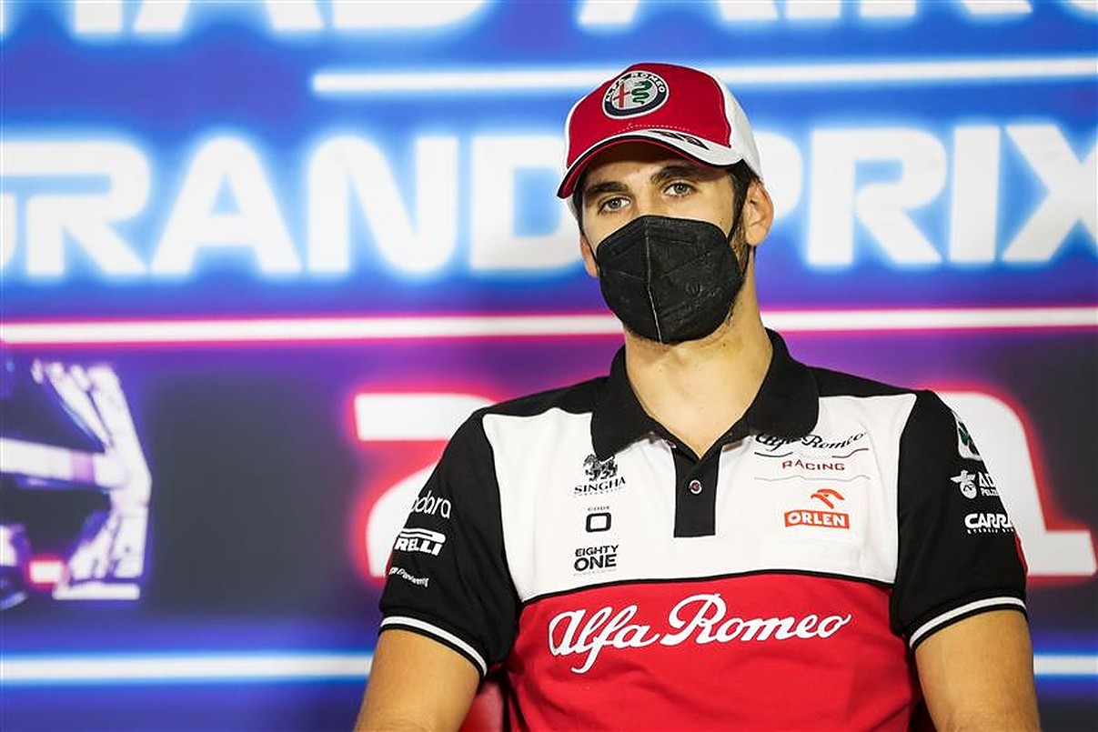Antonio Giovinazzi in 2021.v1