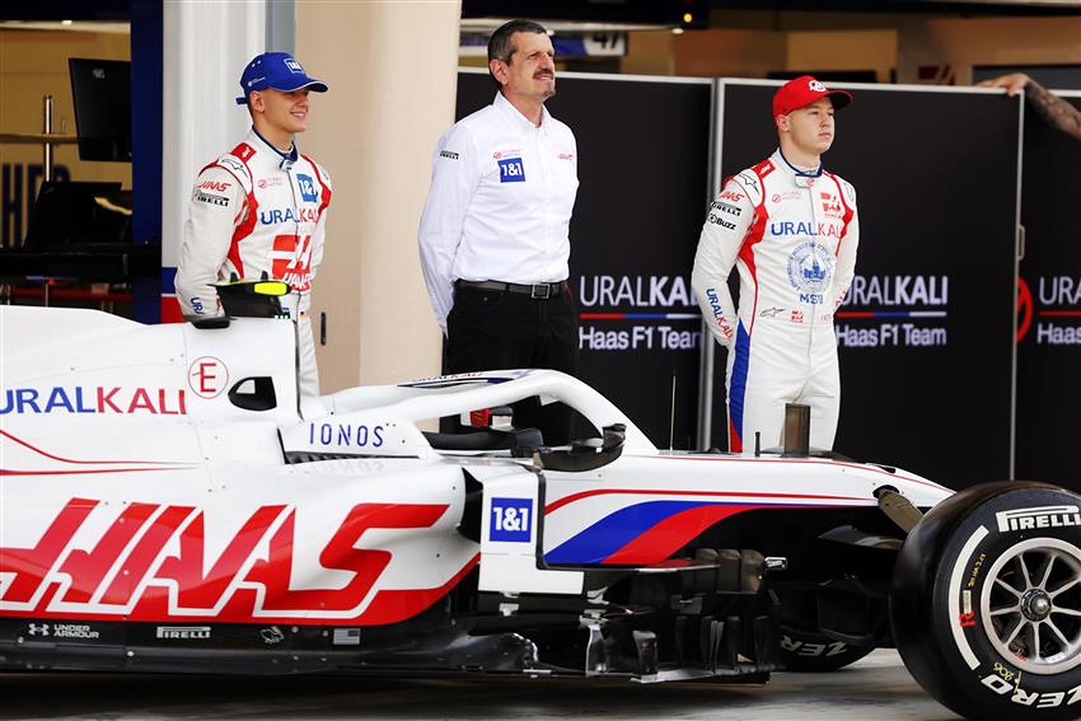 Mick Schumacher, Guenther Steiner and Nikita Mazepin at Haas F1 - Formula1news.co.uk