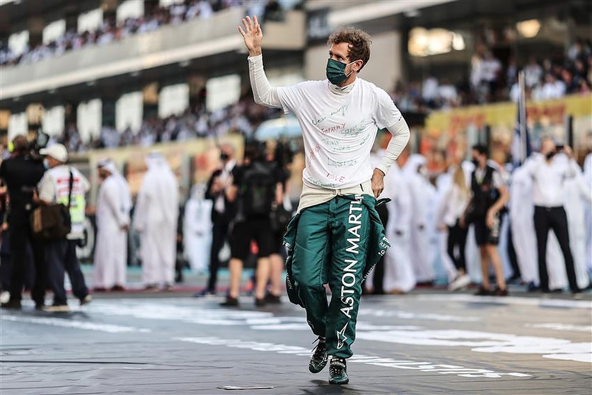 Sebastian Vettel defends F1 stewards.v1